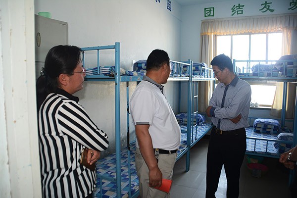 bevictor伟德官网节水集团公司在肃州区东洞学校？咕枳手Ч婊疃 - bevictor伟德官网新闻 - 新闻中心 - nbsp,bevictor伟德官网,东洞,节水,学校,集团公司,肃州区,党委书记,捐赠