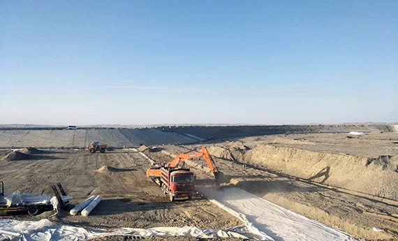bevictor伟德官网节水承建阿克塞抗旱应急调蓄水库工程PPP项目建设有序推进 - bevictor伟德官网新闻 - 新闻中心 - nbsp,阿克,应急,水库,工程,调蓄,抗旱,库底,铺设