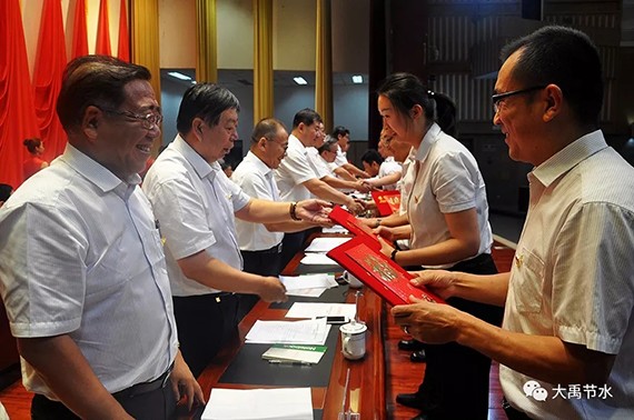 bevictor伟德官网节水集团纪念建党97周年暨半年岁情总结表扬系列活动乐成举行 - bevictor伟德官网新闻 - 新闻中心 - nbsp,bevictor伟德官网,节水,集团,集团公司,讲话,公司,酒泉,交流