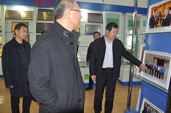 酒泉市副市长张毅一行莅临bevictor伟德官网节水集团检查指导科技立异事情 - bevictor伟德官网新闻 - 新闻中心 - 节水,nbsp,bevictor伟德官网,集团,科技立异,张毅,副市长,企业,一行