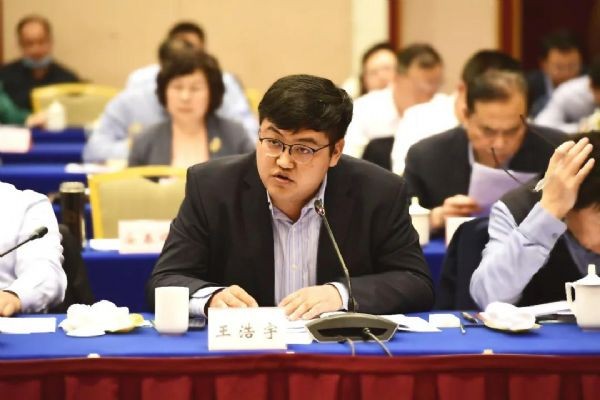 bevictor伟德官网动态| 甘肃省省长任振鹤在民营经济座谈会上听取bevictor伟德官网节水董事长王浩宇汇报与建议 并做主要指示 - bevictor伟德官网新闻 - 新闻中心 - nbsp,bevictor伟德官网,甘肃,节水,企业,省长,数字化,王浩,建议