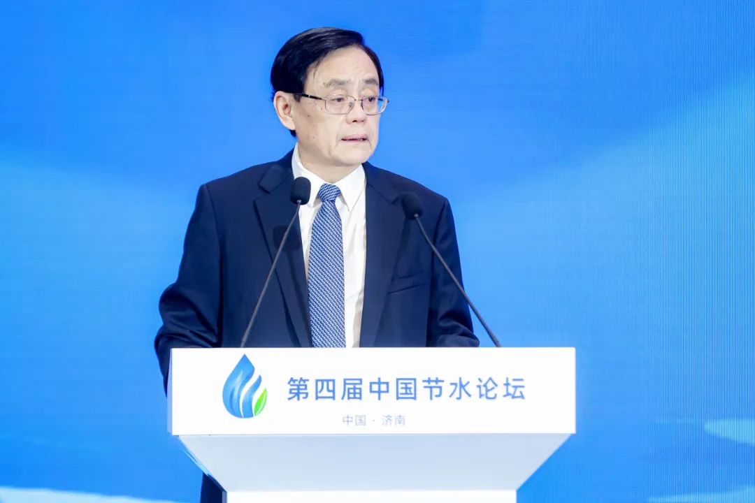 何维 - 与会嘉宾 - 第四届中国节水论坛 - 何维何,维何维,天下,人大常委会,副委员长,农工,党中央,主席,中国红十字会