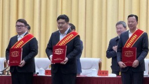 12月8日，，，甘肃省增进民营经济高质量生长大会在兰州召开，，，董事长王浩宇加入此次大会，，，荣获”甘肃省优异中国特色社会主义事业建设者”称呼并做了交流讲话。。。。”