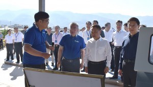 5月6日，，，国家水利部深化农业水价综合刷新、推进现代化灌区建设现场会在云南省元谋县胜利召开，，，水利部部长李国英、云南省省长王予波等在元谋项目展厅听取了董事长王浩宇关于bevictor伟德官网节水加入两手发力建设现代化灌区的汇报，，，并给予了充分肯定。。。。