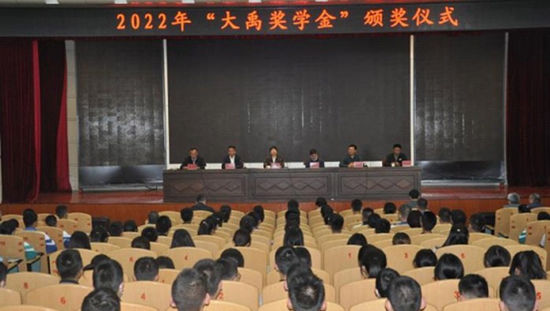 捐资助学| bevictor伟德官网节水集团划分在酒泉中学和临水中心小学开展捐资助学公益活动